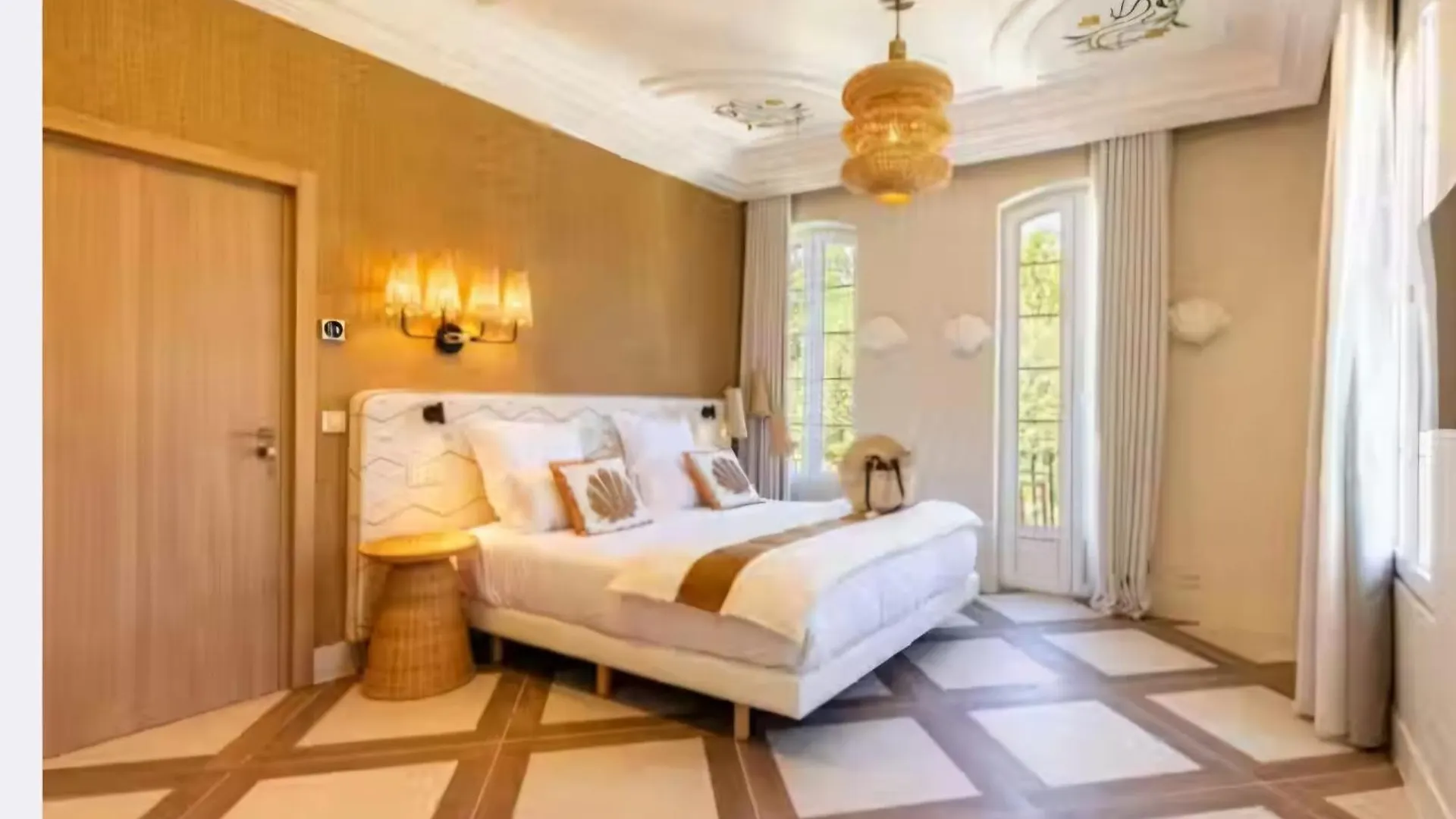 Bed & Breakfast Le Clos De La Pinede Et Ses Superbes Chambres 300 E Par Chambre Saint Tropez