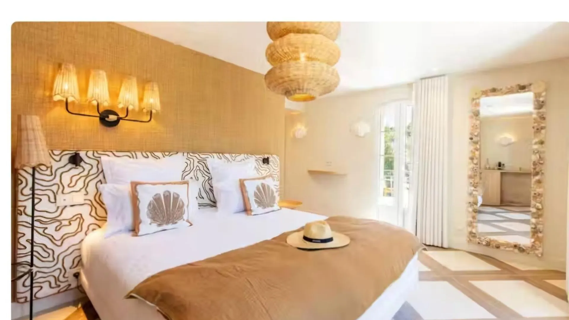 Le Clos De La Pinede Et Ses Superbes Chambres 300 E Par Chambre Saint-Tropez 0*,  France